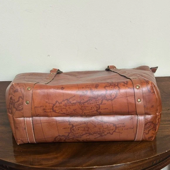 NWOT - Patricia Nash Large Leather Tote in Signature Map Print w/Dust Bag - Picture 6 of 9